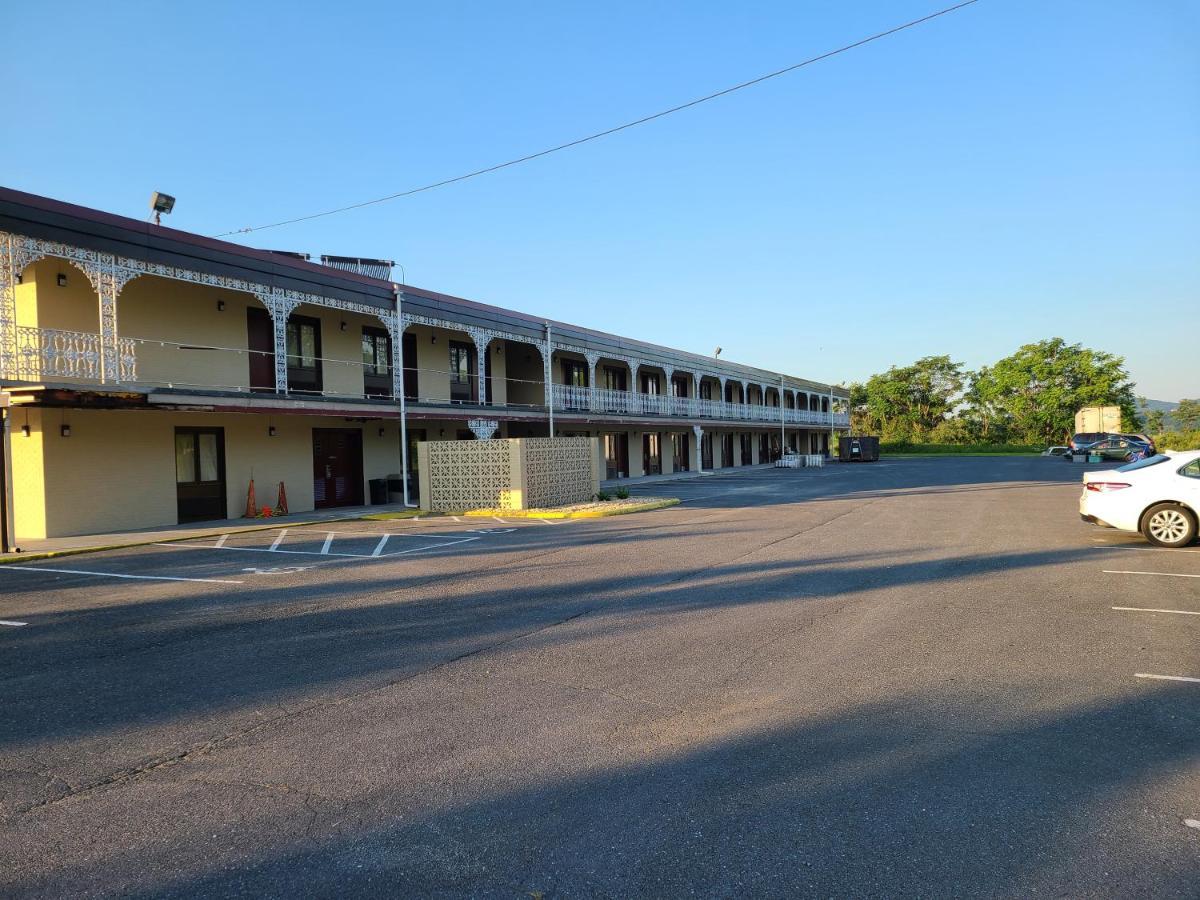 Red Roof Inn Staunton Kültér fotó